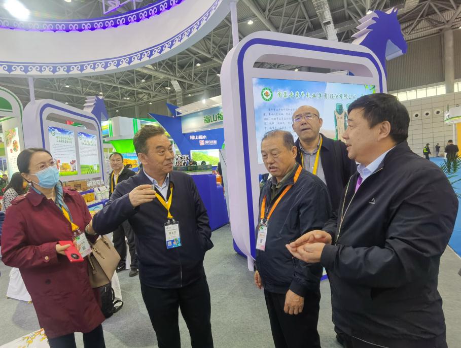 內(nèi)蒙古1400多種有機(jī)、綠色農(nóng)畜產(chǎn)品亮相中國綠色食品博覽會(huì)和中國國際有機(jī)食品博覽會(huì)